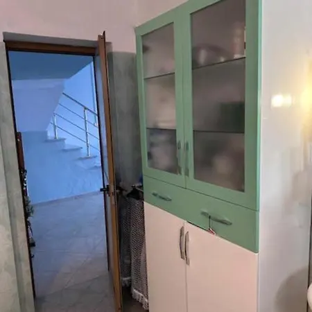 E Verdhe Elbasan, Albania * Elbasan