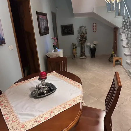 Villa E Verdhe - Peaceful Family Retreat With Balcony エルバサン