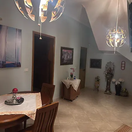 Villa E Verdhe - Peaceful Family Retreat With Balcony エルバサン