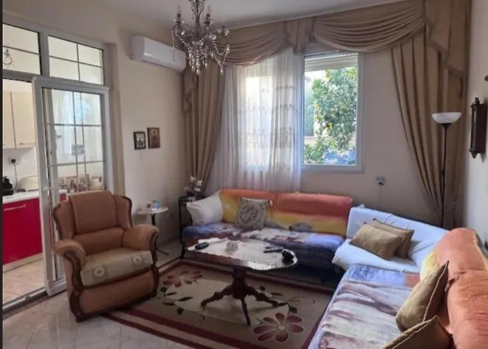 فيلة E Verdhe Elbasan, Albania *