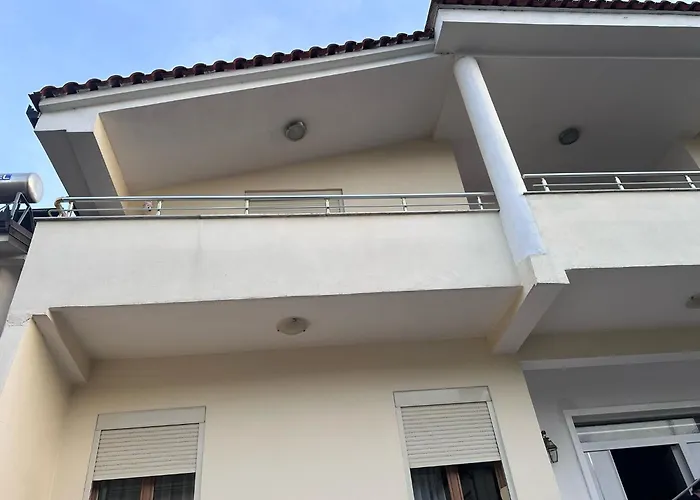 E Verdhe Elbasan, Albania فيلة