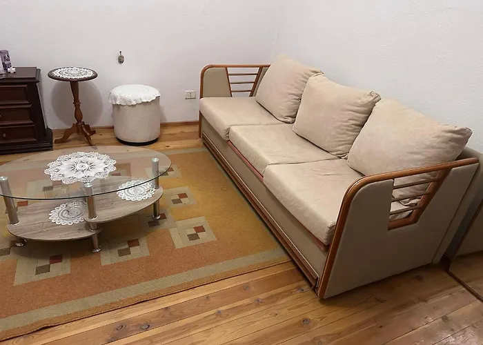 E Verdhe Elbasan, Albania إلباسان