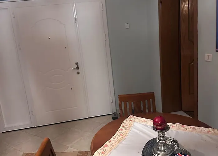 E Verdhe Elbasan, Albania * إلباسان