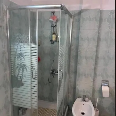 E Verdhe Elbasan, Albania *