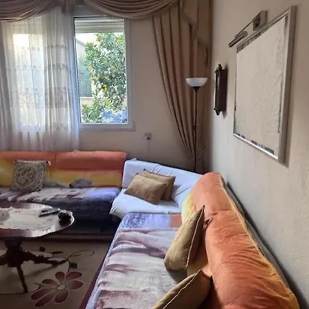 Villa E Verdhe Elbasan, Albania