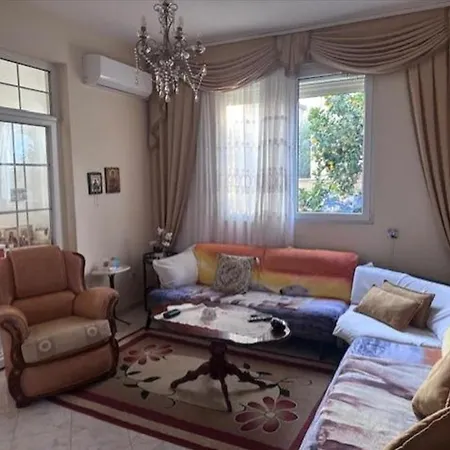 Villa E Verdhe Elbasan, Albania *