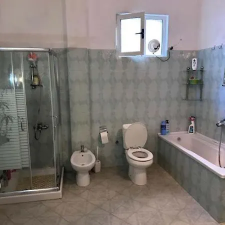 Villa E Verdhe Elbasan, Albania Elbasan