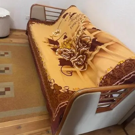 E Verdhe Elbasan, Albania Villa *