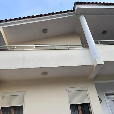 E Verdhe Elbasan, Albania Villa