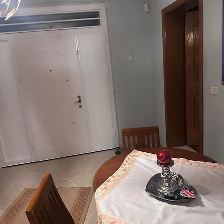 Villa E Verdhe - Peaceful Family Retreat With Balcony * Elbasan