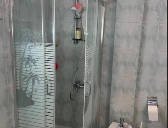 E Verdhe Elbasan, Albania *