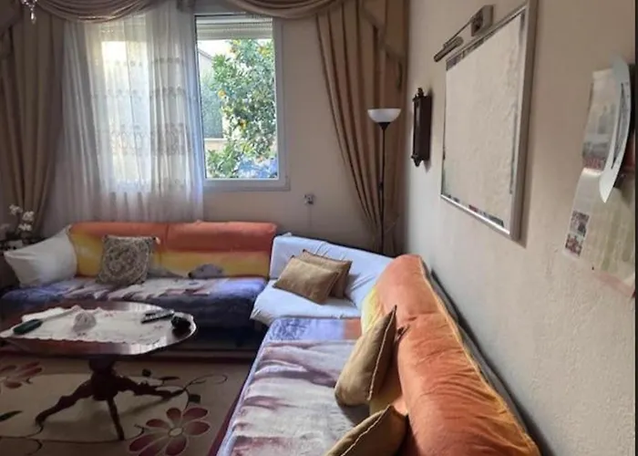 Βίλα E Verdhe Elbasan, Albania