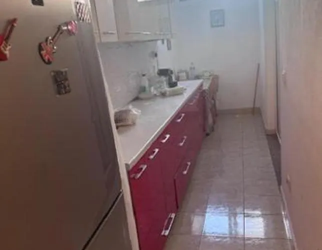 E Verdhe Elbasan, Albania *