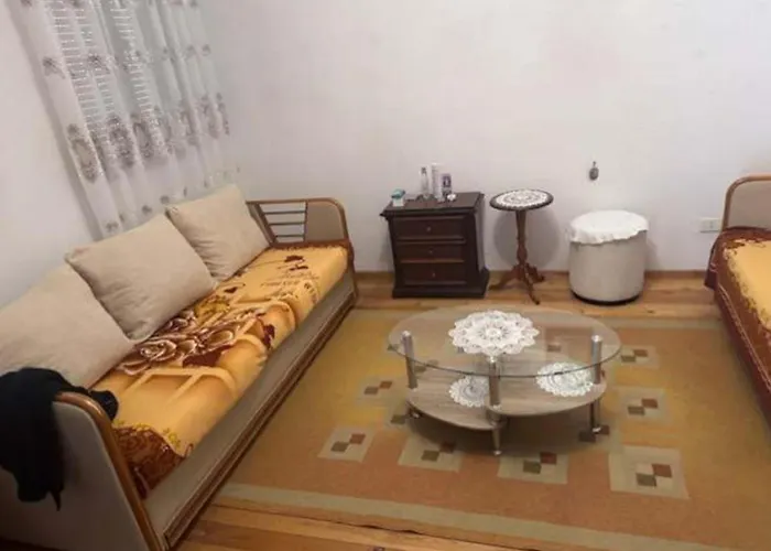 E Verdhe Elbasan, Albania *