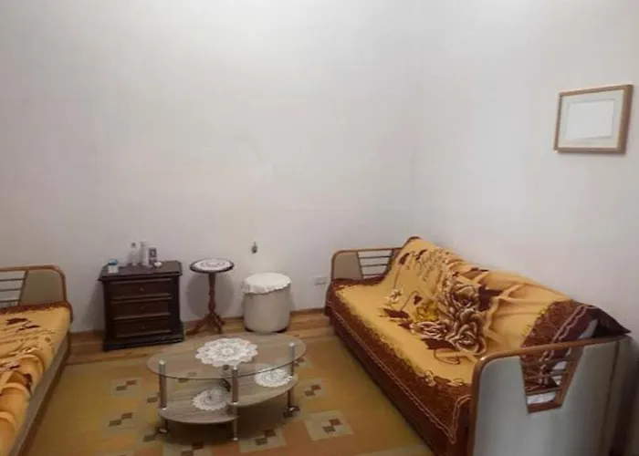 E Verdhe Elbasan, Albania Βίλα