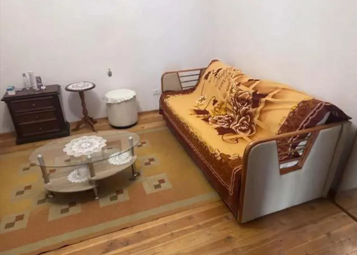 E Verdhe Elbasan, Albania