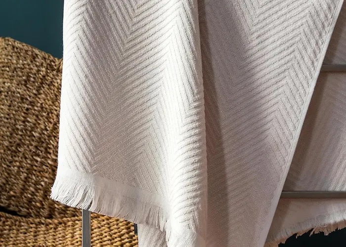 E Verdhe Elbasan, Albania *