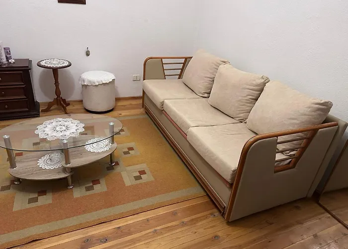 E Verdhe Elbasan, Albania Βίλα Ελβασάν