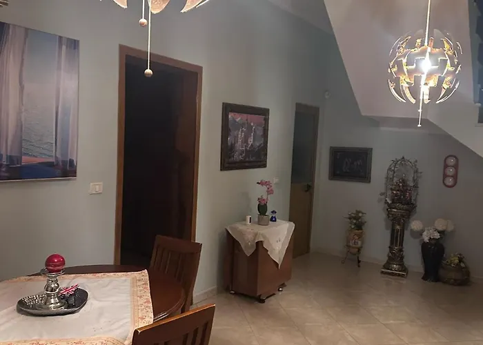 E Verdhe Elbasan, Albania Ελβασάν