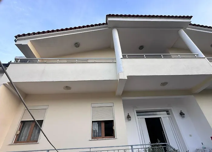 E Verdhe Elbasan, Albania Βίλα *